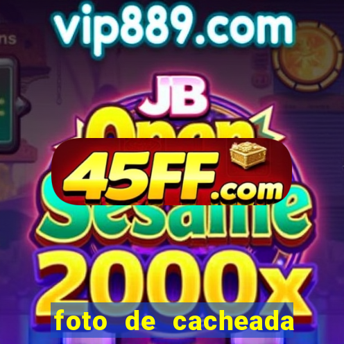 foto de cacheada no espelho